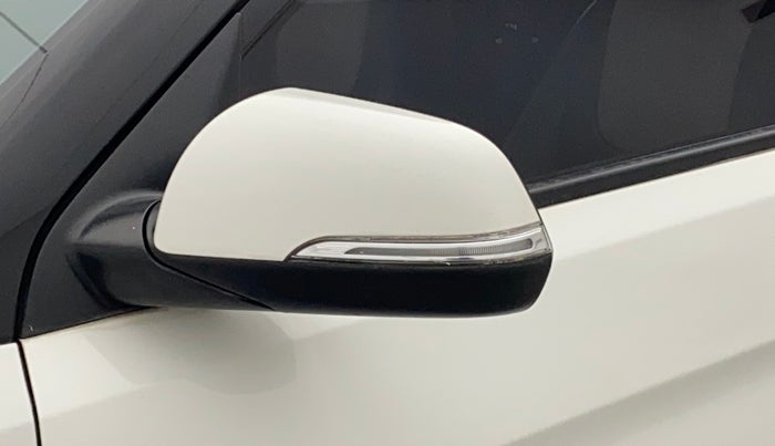 2016 Hyundai Creta SX PLUS 1.6 PETROL, Petrol, Manual, 1,06,748 km, Left rear-view mirror - Indicator light has minor damage