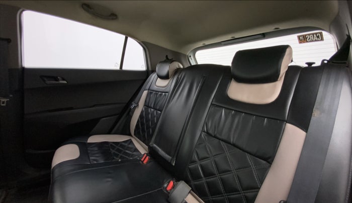 2016 Hyundai Creta SX PLUS 1.6 PETROL, Petrol, Manual, 1,06,748 km, Right Side Rear Door Cabin