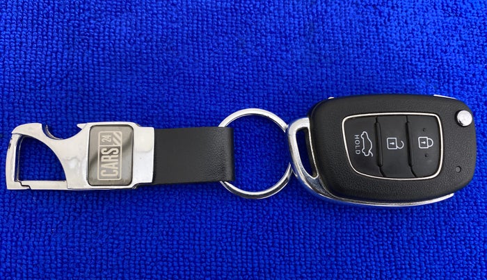 2020 Hyundai AURA S 1.2 CNG, CNG, Manual, 42,728 km, Key Close Up
