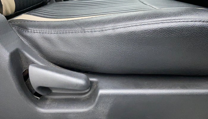 2017 Maruti Wagon R 1.0 VXI, Petrol, Manual, 77,745 km, Driver Side Adjustment Panel