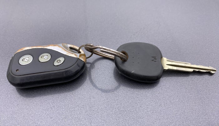 2011 Hyundai i10 MAGNA 1.1, Petrol, Manual, 1,02,256 km, Lock system - Remote key not functional