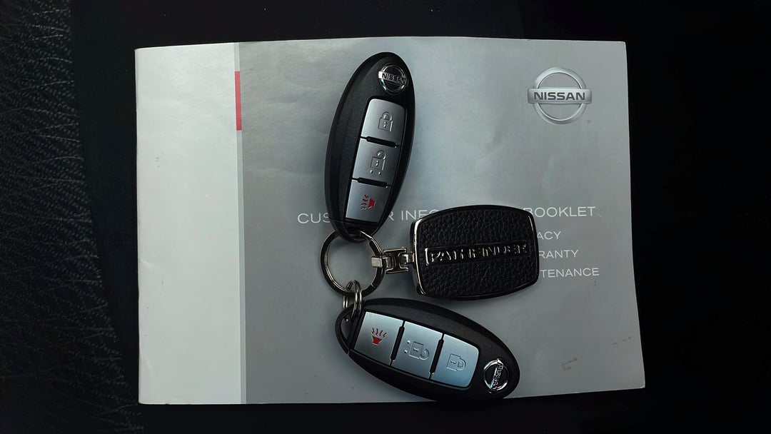 2015 Nissan Pathfinder St (4x2), Automatic, 132683 km, Key Close-up