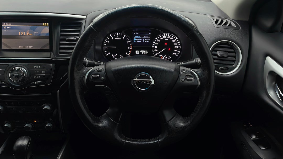 2015 Nissan Pathfinder St (4x2), Automatic, 132683 km, Steering Wheel Close-up
