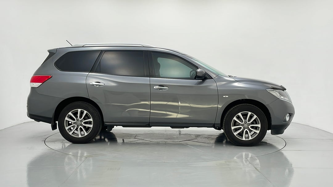 2015 Nissan Pathfinder St (4x2), Automatic, 132683 km, Right Side View