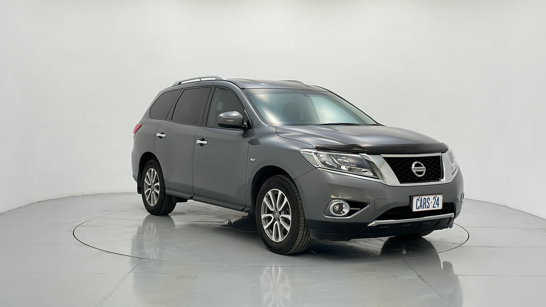 2015 Nissan Pathfinder St (4x2), Automatic, 132683 km, Right Front Diagonal (45- Degree) View