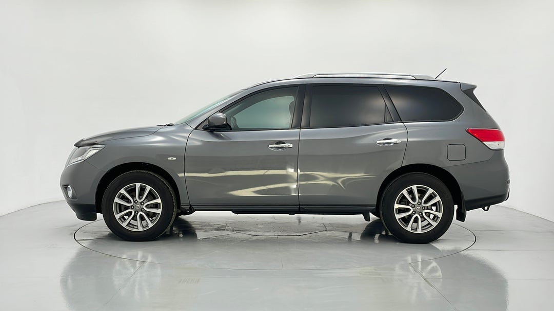 2015 Nissan Pathfinder St (4x2), Automatic, 132683 km, Left Side View