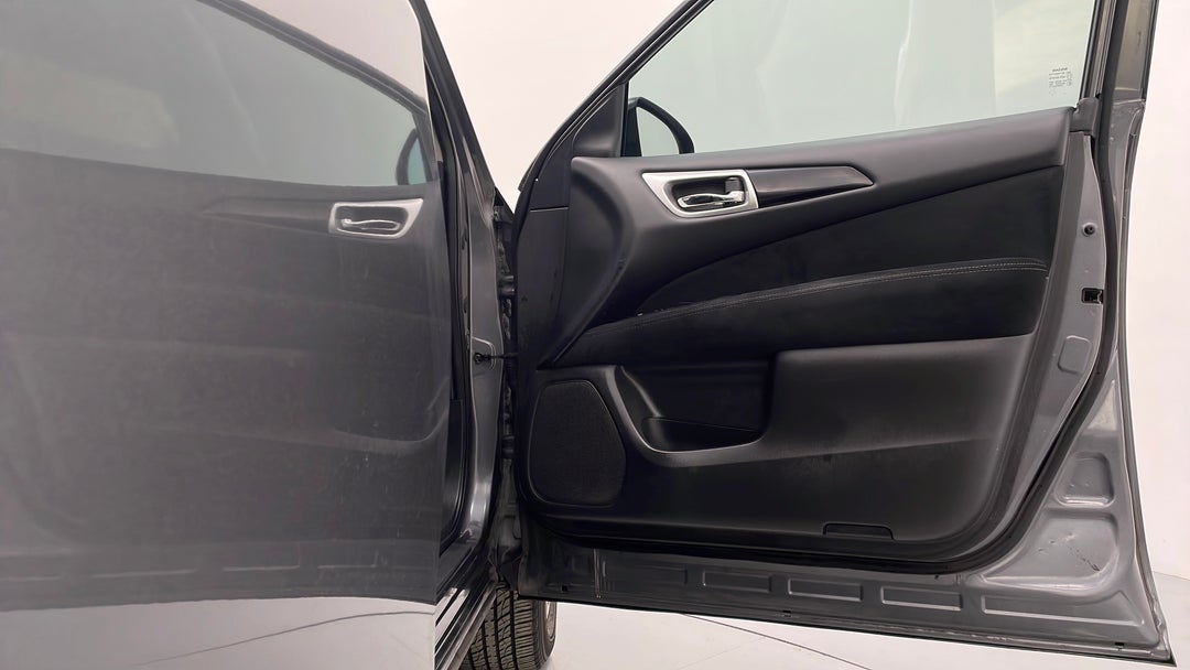 2015 Nissan Pathfinder St (4x2), Automatic, 132683 km, Speaker View