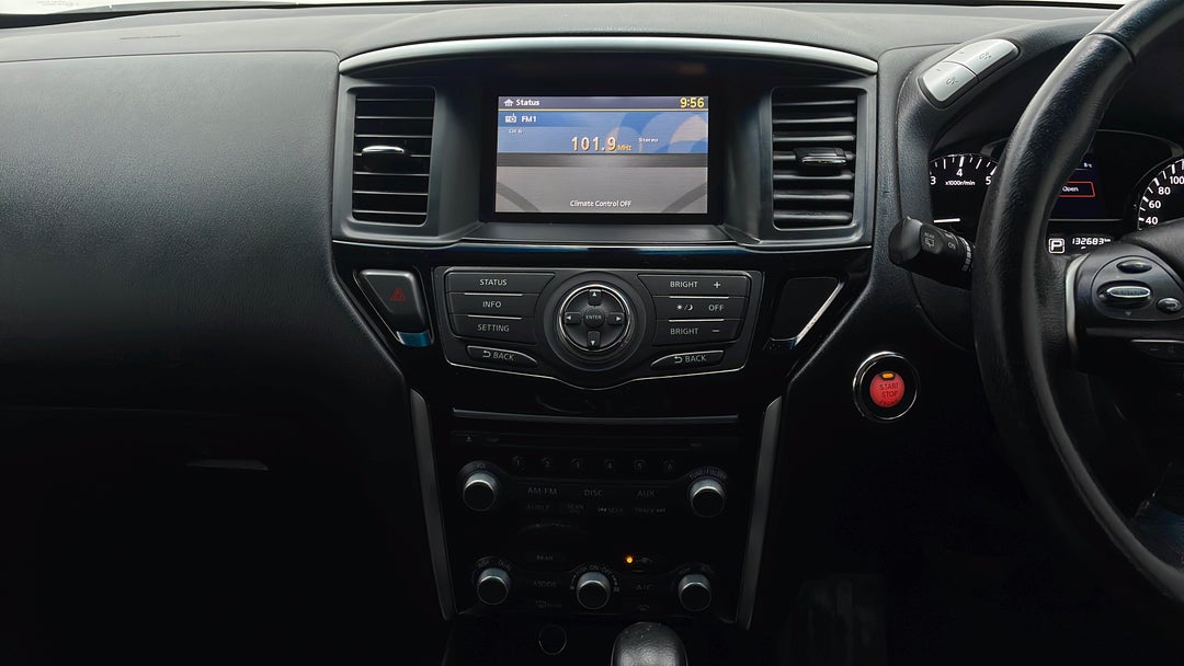 2015 Nissan Pathfinder St (4x2), Automatic, 132683 km, Center Console