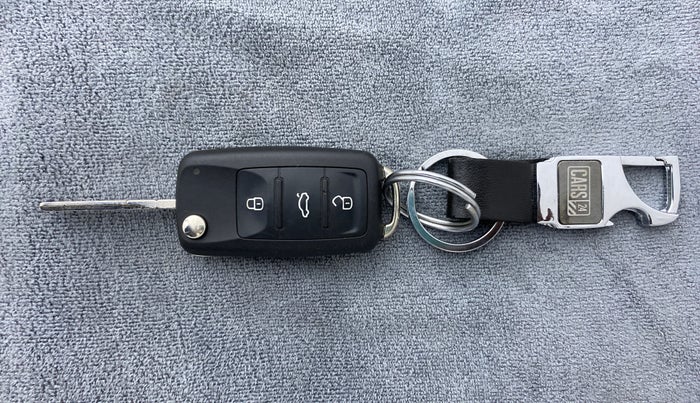 2018 Volkswagen Polo COMFORTLINE 1.0 PETROL, Petrol, Manual, 13,690 km, Key Close Up