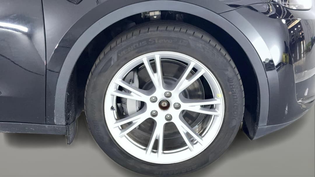 2023 Tesla Model Y Long Range, Automatic, 43869 km, Right Front Wheel