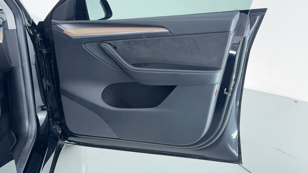 2023 Tesla Model Y Long Range, Automatic, 43869 km, Speaker View