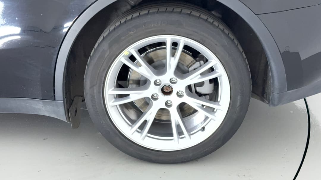 2023 Tesla Model Y Long Range, Automatic, 43869 km, Left Rear Wheel