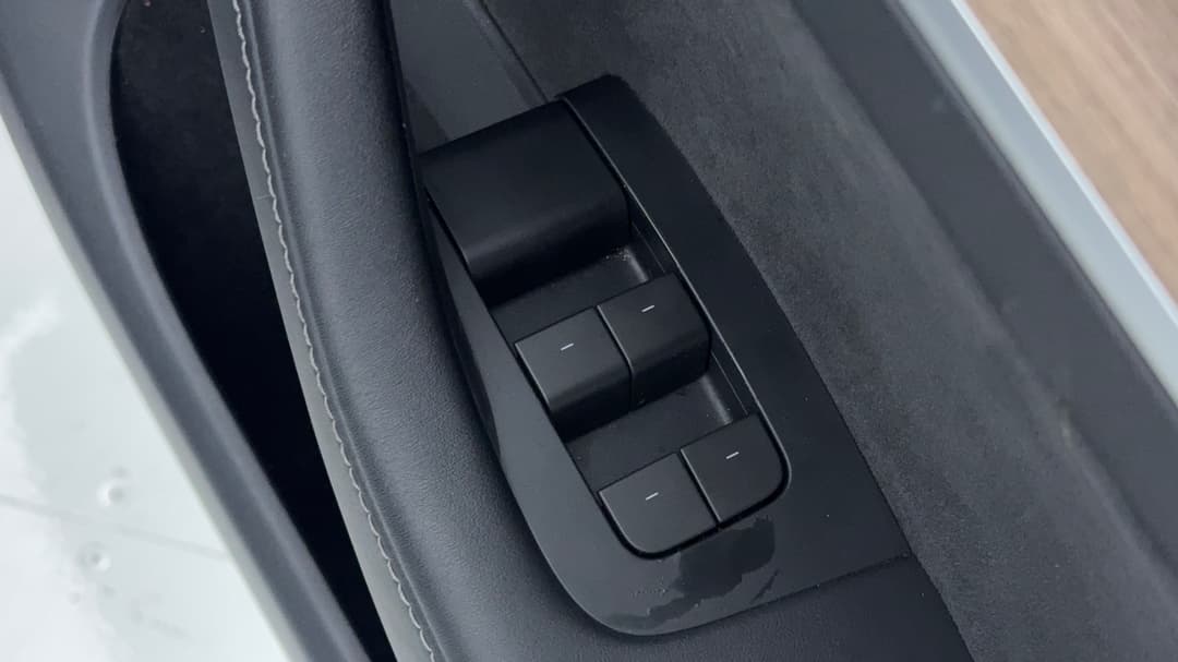 2023 Tesla Model Y Long Range, Automatic, 43869 km, Drivers Side Door Panel Controls