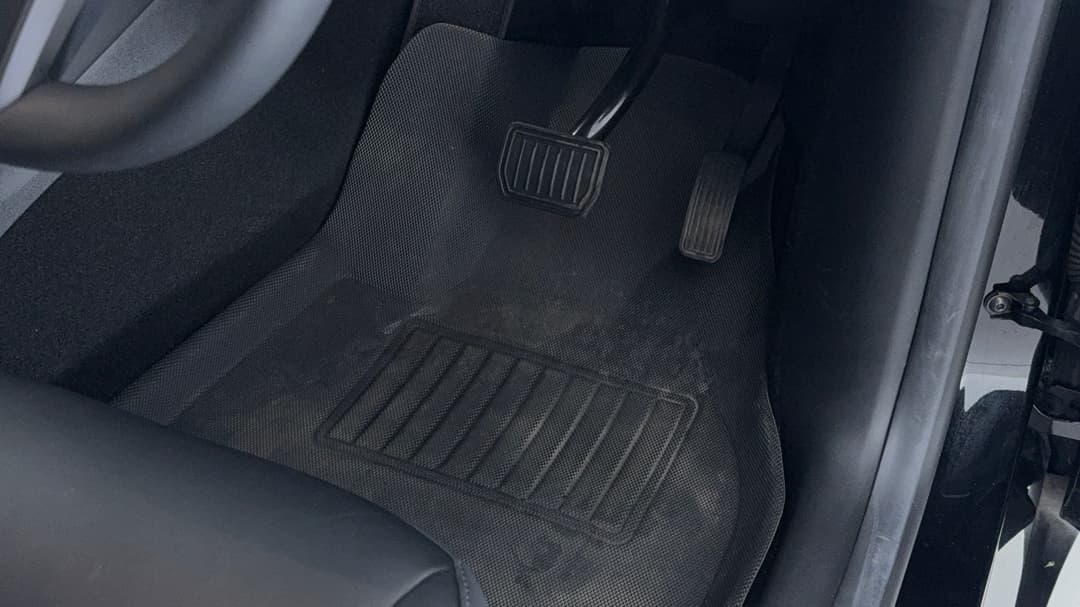 2023 Tesla Model Y Long Range, Automatic, 43869 km, Pedals and Footmat