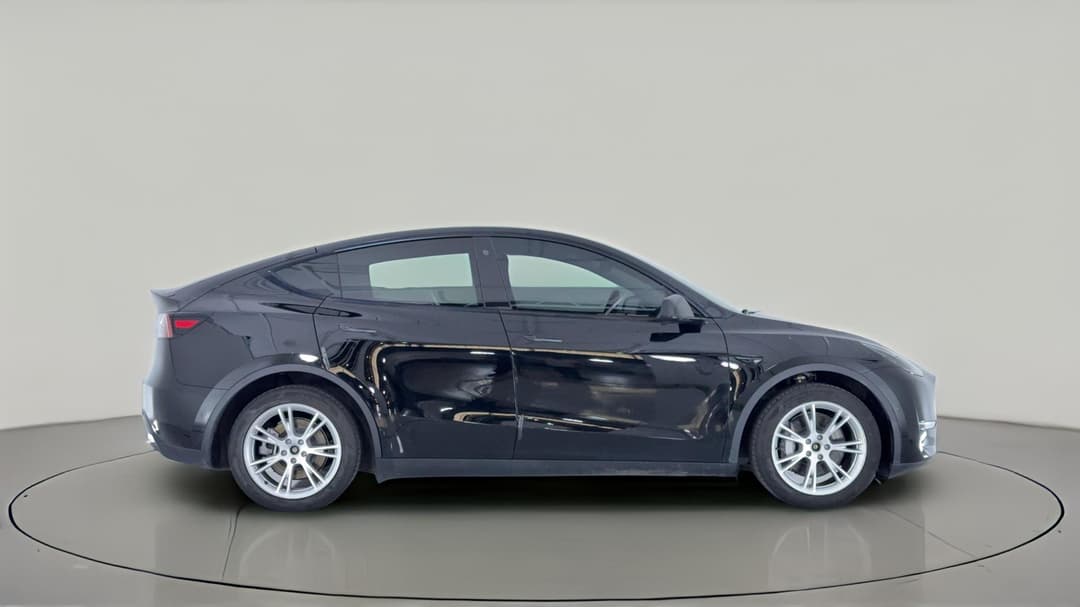 2023 Tesla Model Y Long Range, Automatic, 43869 km, Right Side View