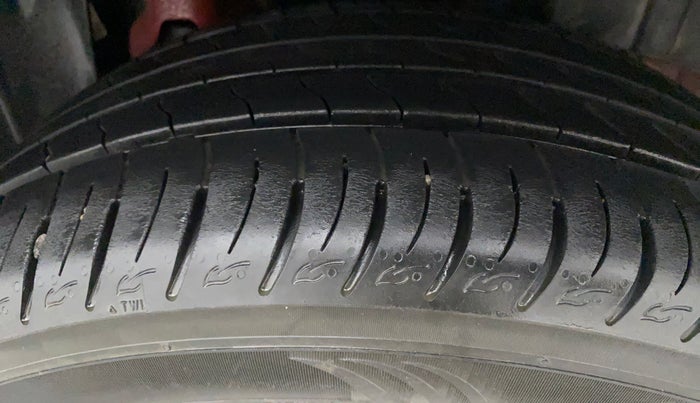 2019 Mahindra XUV300 W8(O) 1.2 PETROL DUAL TONE, Petrol, Manual, 9,646 km, Left Rear Tyre Tread