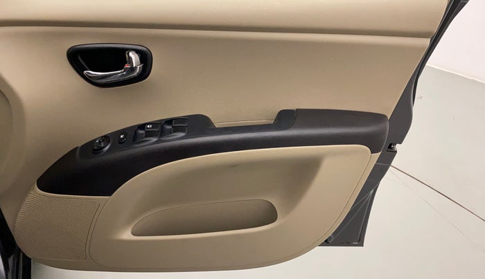 2011 Hyundai i10 SPORTZ 1.2, Petrol, Manual, 32,901 km, Driver Side Door Panels Control