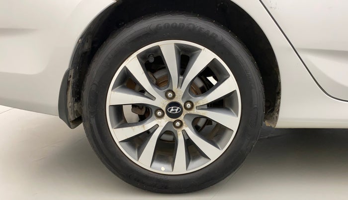 2014 Hyundai Verna FLUIDIC 1.6 VTVT SX, Petrol, Manual, 46,319 km, Right Rear Wheel