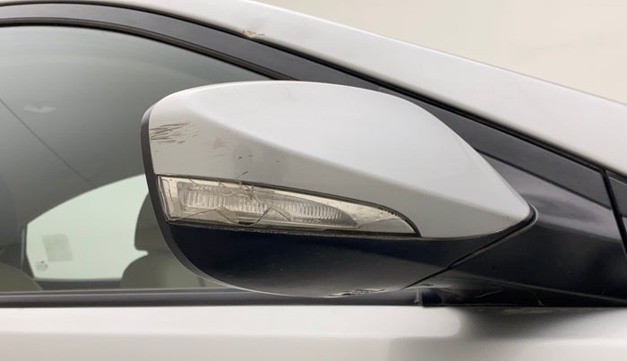 2014 Hyundai Verna FLUIDIC 1.6 VTVT SX, Petrol, Manual, 46,319 km, Right rear-view mirror - Indicator light has minor damage