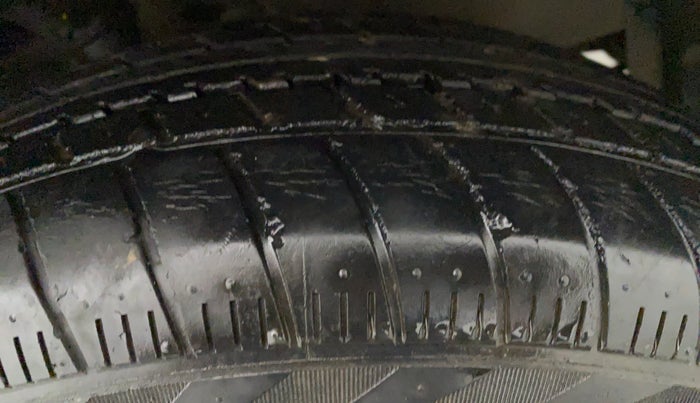 2014 Maruti Ritz ZXI, Petrol, Manual, 34,379 km, Left Front Tyre Tread