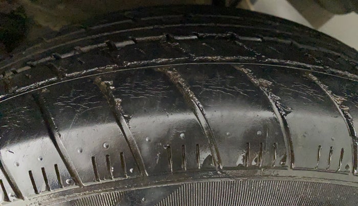 2014 Maruti Ritz ZXI, Petrol, Manual, 34,379 km, Left Rear Tyre Tread
