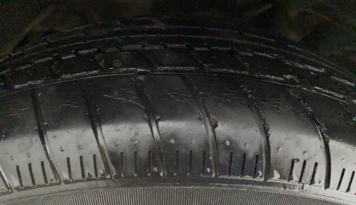 2014 Maruti Ritz ZXI, Petrol, Manual, 34,379 km, Right Rear Tyre Tread