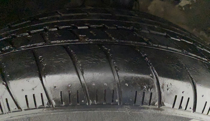 2014 Maruti Ritz ZXI, Petrol, Manual, 34,379 km, Right Front Tyre Tread