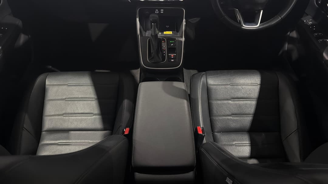 2024 Honda CR-V Vti L (2WD) 5 Seats, Automatic, 25638 km, Center Console