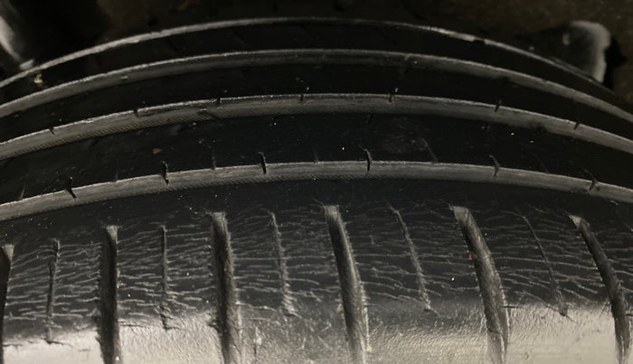2018 Maruti Baleno ZETA 1.2 K12, Petrol, Manual, 34,491 km, Right Rear Tyre Tread