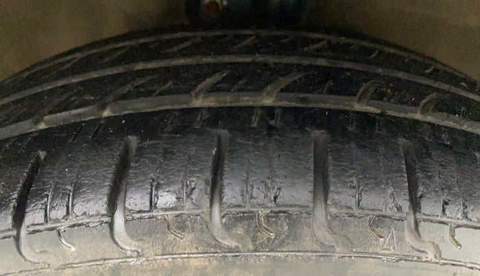 2015 Maruti Celerio ZXI AMT, Petrol, Automatic, 1,06,212 km, Right Front Tyre Tread