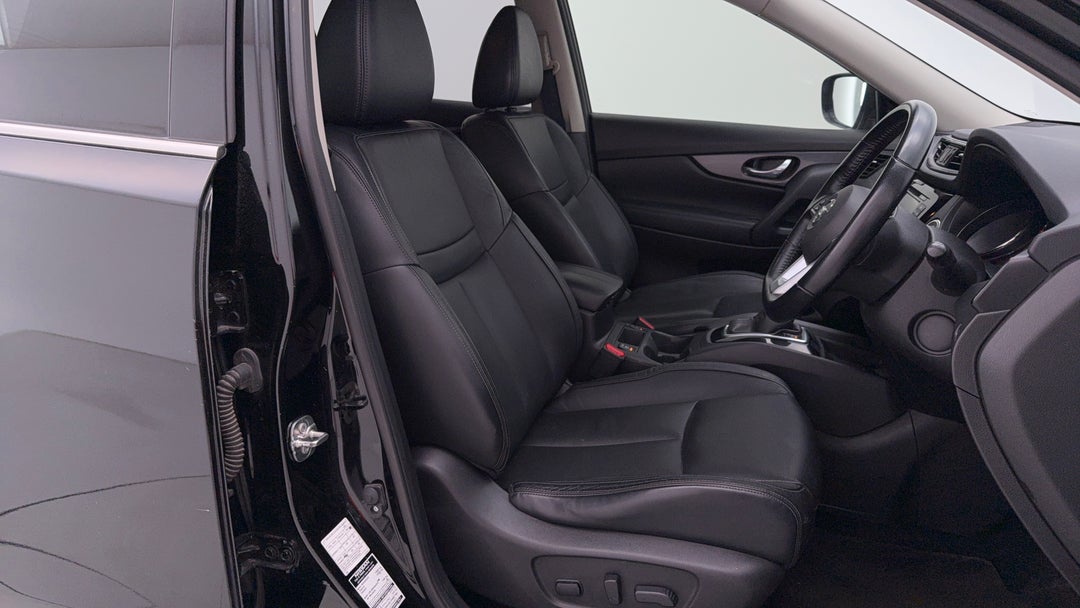 2019 Nissan X-trail St-l (2WD), Automatic, 161959 km, Right Side Front Door Cabin View