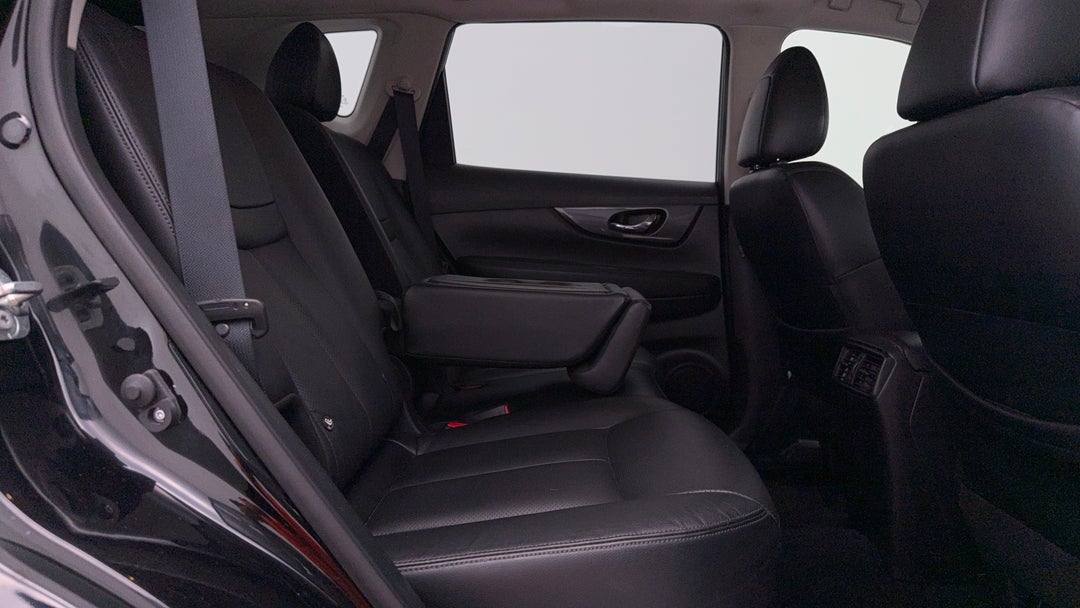 2019 Nissan X-trail St-l (2WD), Automatic, 161959 km, Right Side Rear Door Cabin View