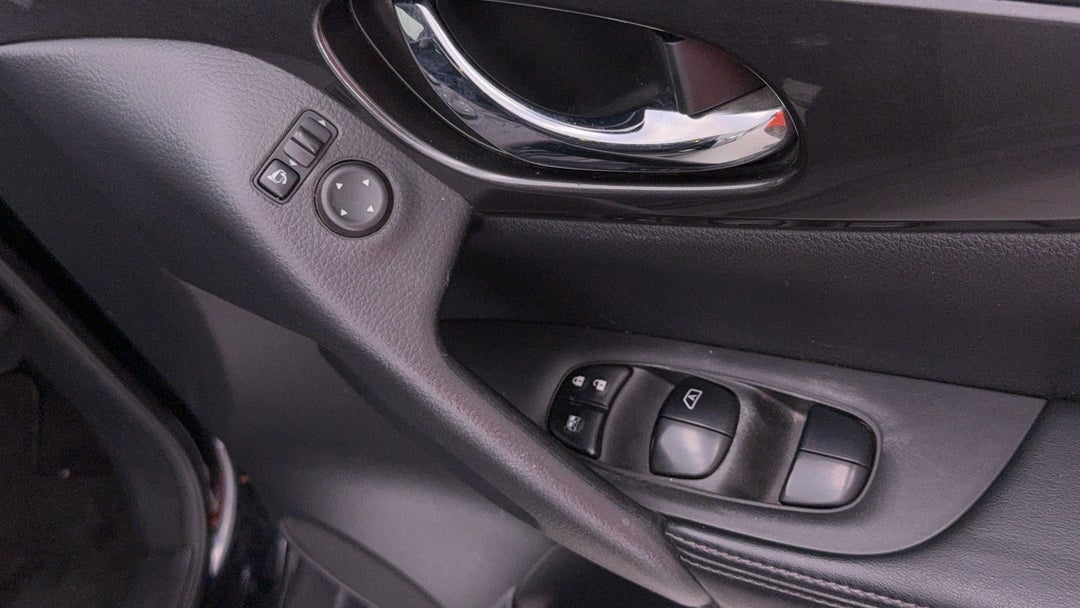 2019 Nissan X-trail St-l (2WD), Automatic, 161959 km, Drivers Side Door Panel Controls