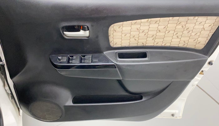 2017 Maruti Wagon R 1.0 VXI, CNG, Manual, 89,908 km, Driver Side Door Panels Control