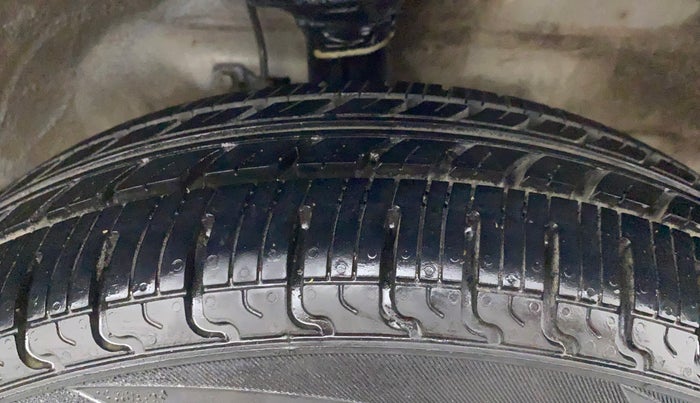 2017 Maruti Wagon R 1.0 VXI, CNG, Manual, 89,908 km, Right Front Tyre Tread
