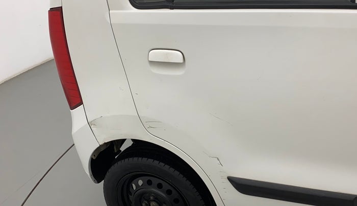 2017 Maruti Wagon R 1.0 VXI, CNG, Manual, 89,908 km, Right quarter panel - Slightly rusted