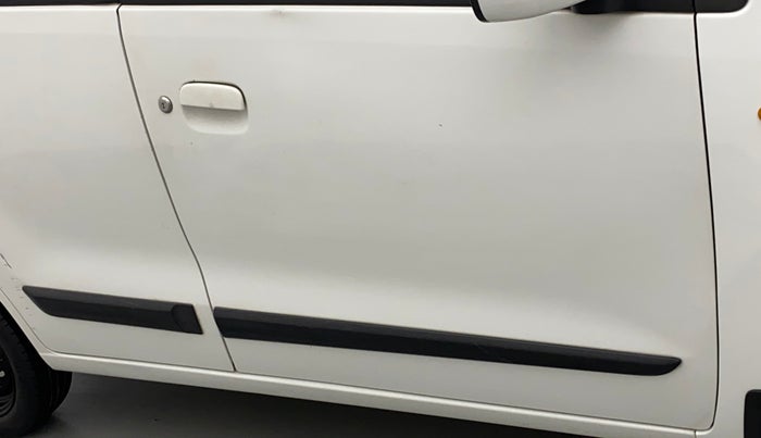 2017 Maruti Wagon R 1.0 VXI, CNG, Manual, 89,908 km, Driver-side door - Slightly rusted