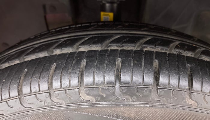 2018 Datsun Redi Go T (O), Petrol, Manual, 21,877 km, Left Front Tyre Tread