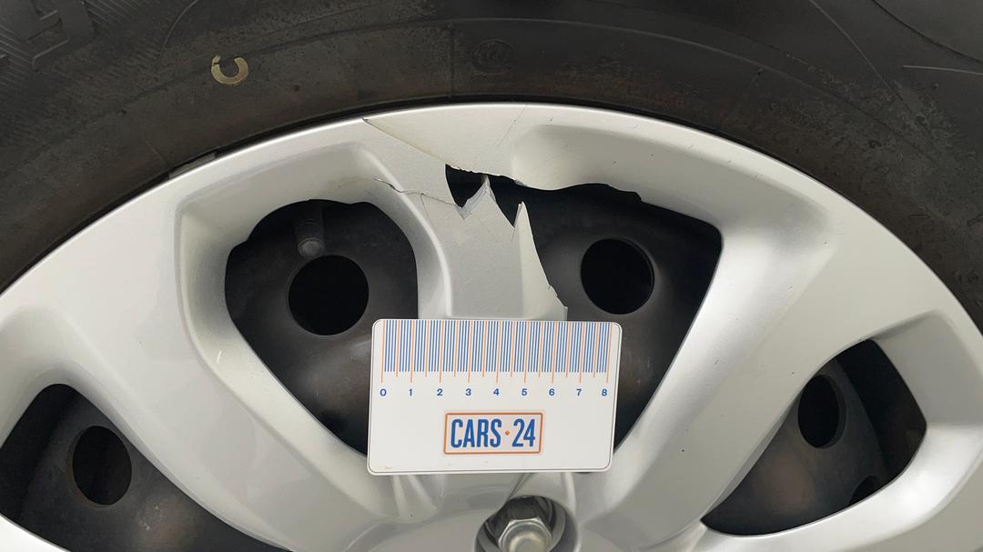 2018 Kia Carnival S, Automatic, 108823 km, Wheels Hubcap Rear RHS Scratch