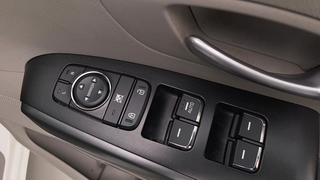 2018 Kia Carnival S, Automatic, 108823 km, Drivers Side Door Panel Controls