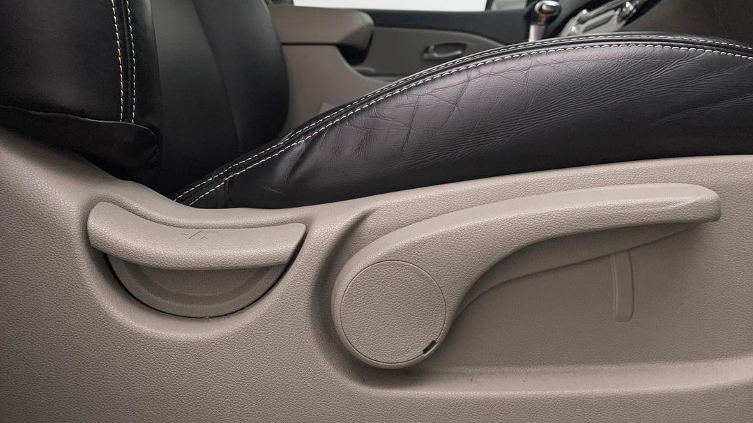 2018 Kia Carnival S, Automatic, 108823 km, Drivers Side Adjustment Panel