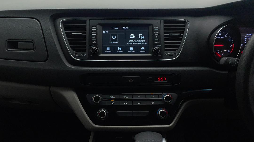 2018 Kia Carnival S, Automatic, 108823 km, Center Console