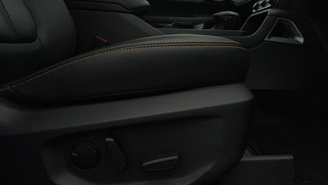 2024 Ford Ranger Wildtrak 2.0 (4x4), Automatic, 15119 km, Drivers Side Adjustment Panel