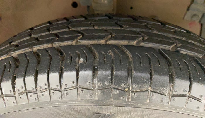 2015 Maruti Swift VXI, Petrol, Manual, 51,078 km, Right Front Tyre Tread