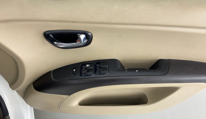 2011 Hyundai i10 MAGNA 1.1 IRDE2, Petrol, Manual, 61,943 km, Driver Side Door Panels Control