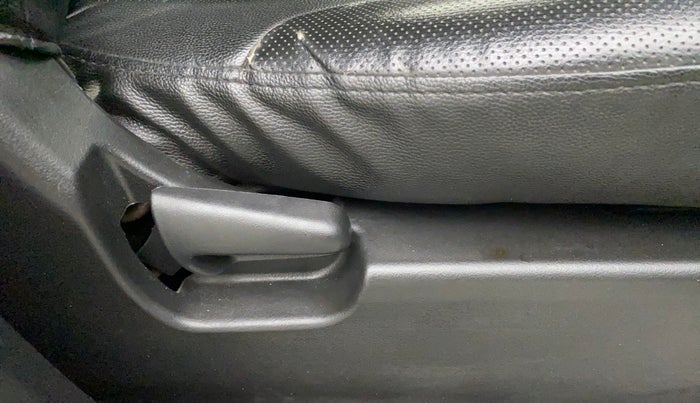 2018 Maruti Wagon R 1.0 LXI CNG, CNG, Manual, 1,04,892 km, Driver Side Adjustment Panel