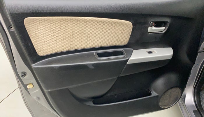 2018 Maruti Wagon R 1.0 LXI CNG, CNG, Manual, 1,04,892 km, Front passenger door - Trim has minor damage