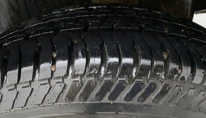 2013 Maruti Swift VDI, Diesel, Manual, 45,677 km, Left Front Tyre Tread