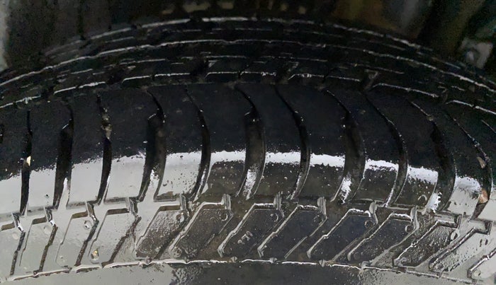 2013 Maruti Swift VDI, Diesel, Manual, 45,677 km, Right Front Tyre Tread