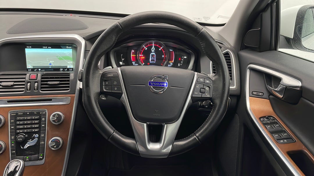 2016 Volvo XC60 D4 Luxury, Automatic, 120991 km, Steering Wheel Close-up